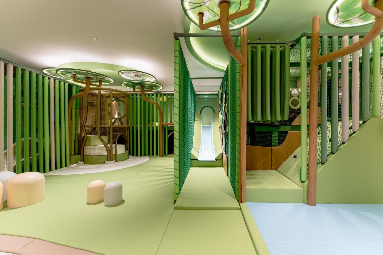 The Fullerton Ocean Park Hotel Hong Kong Exterior photo The Children's Club on board of MSC Fantasia
