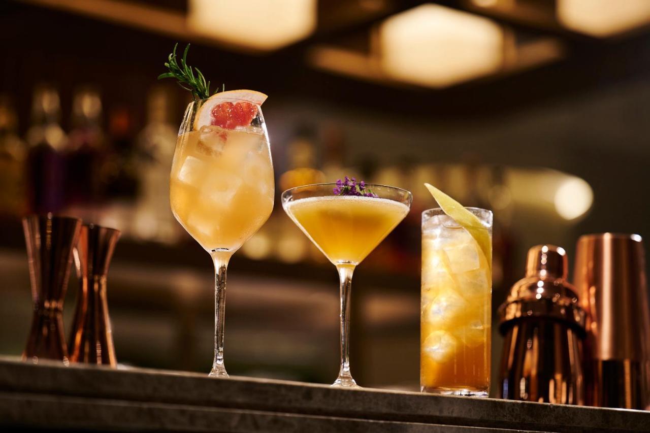 The Fullerton Ocean Park Hotel Hong Kong Exterior photo Cocktails at the bar